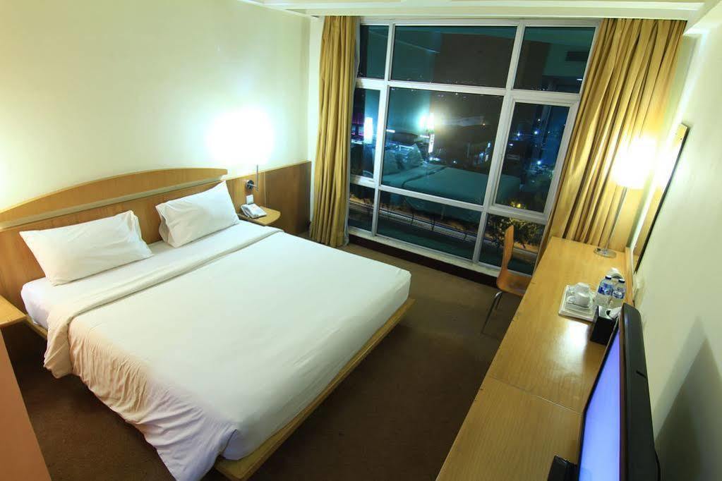 Grand Suka Hotel Пеканбару Экстерьер фото